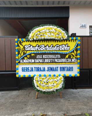 Papan Bunga Duka di Alun Dua