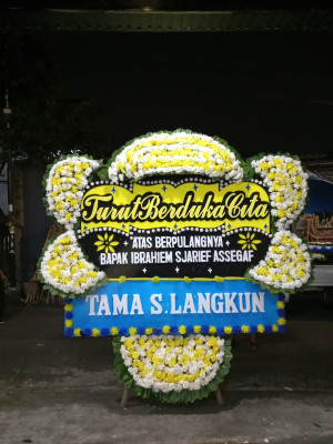 Papan Bunga Duka di Alun Dua